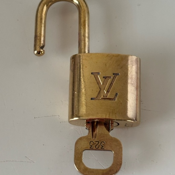 Louis Vuitton Gold Padlock with single key- Number 323 - Picture 1 of 3